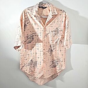 Hutspah mens button-down shirt.‎ Short sleeve. Size medium.  Peach artsy.